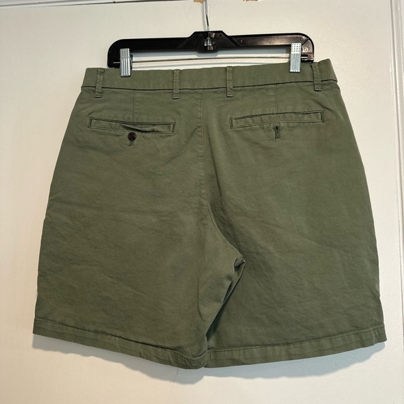 NWOT GAP Womens Dusty Green Sz: 32 - 8” Chino Stretch Shorts. Slash Pockets. - Picture 2 of 12